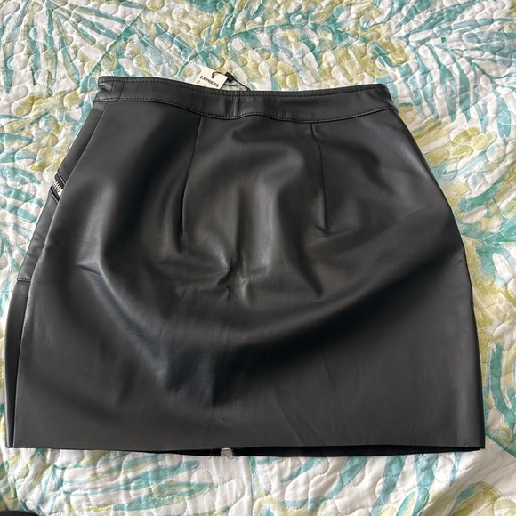 Black Express pleather skirt - Picture 3 of 4